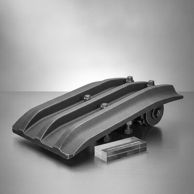 Qualità Gruppo pattino cingolo per escavatore Hyundai R220LC-9 in acciaio forgiato 23MnB con triplo artiglio, passo 190 mm, piastra cingolo sottocarro. fabbrica
